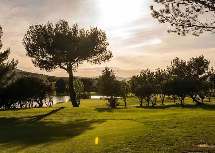 Magnifique Vue Lac Au Golf De Pont-Royal