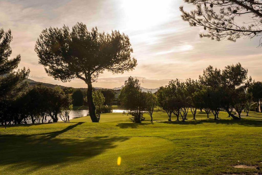 Apartment Magnifique Vue Au Golf De Pont-royal Mallemort