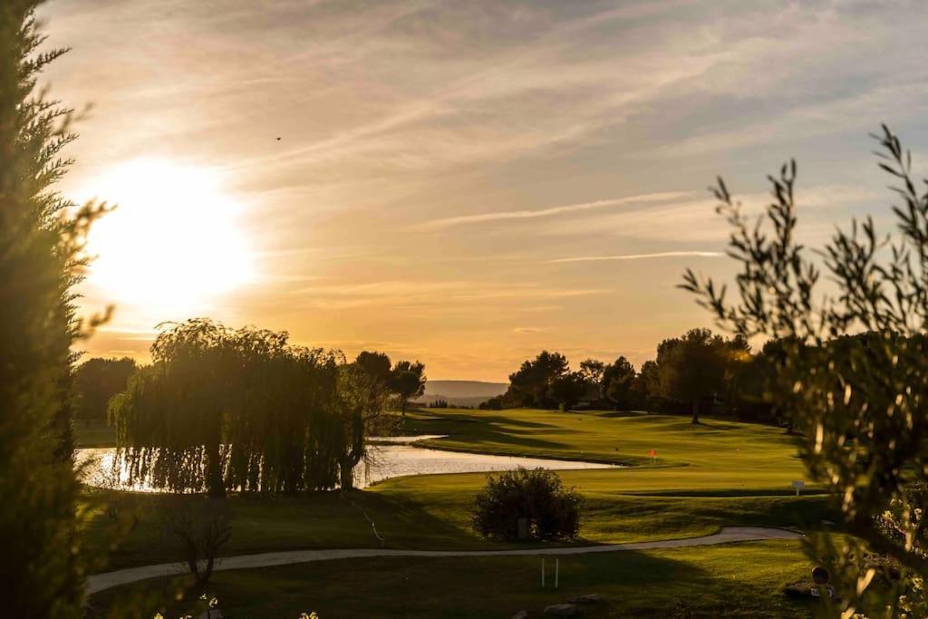 Magnifique Vue Au Golf De Pont-royal Apartment Mallemort