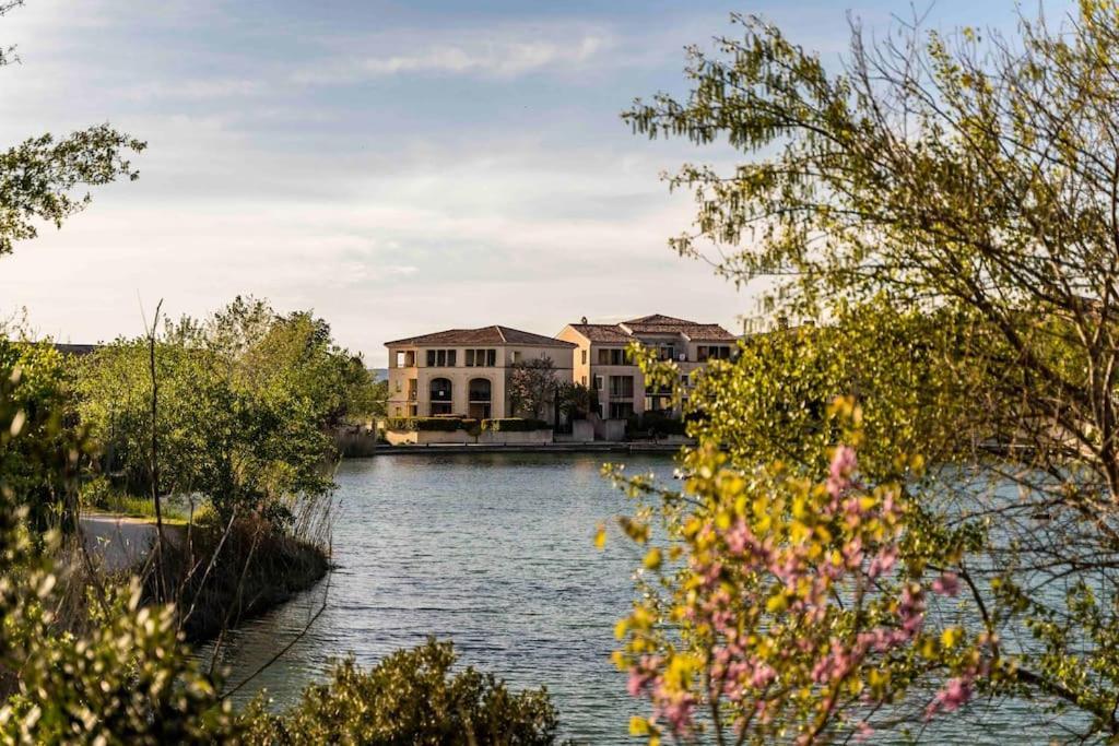 Magnifique Vue Au Golf De Pont-royal Appartement