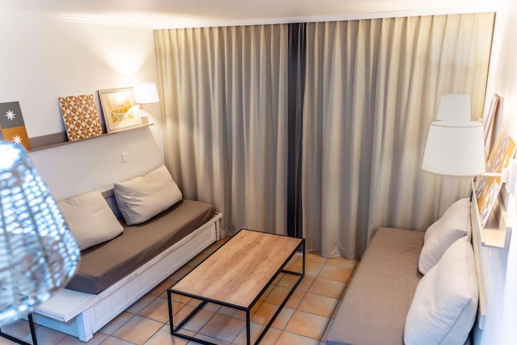 Magnifique Vue Au Golf De Pont-royal Appartement